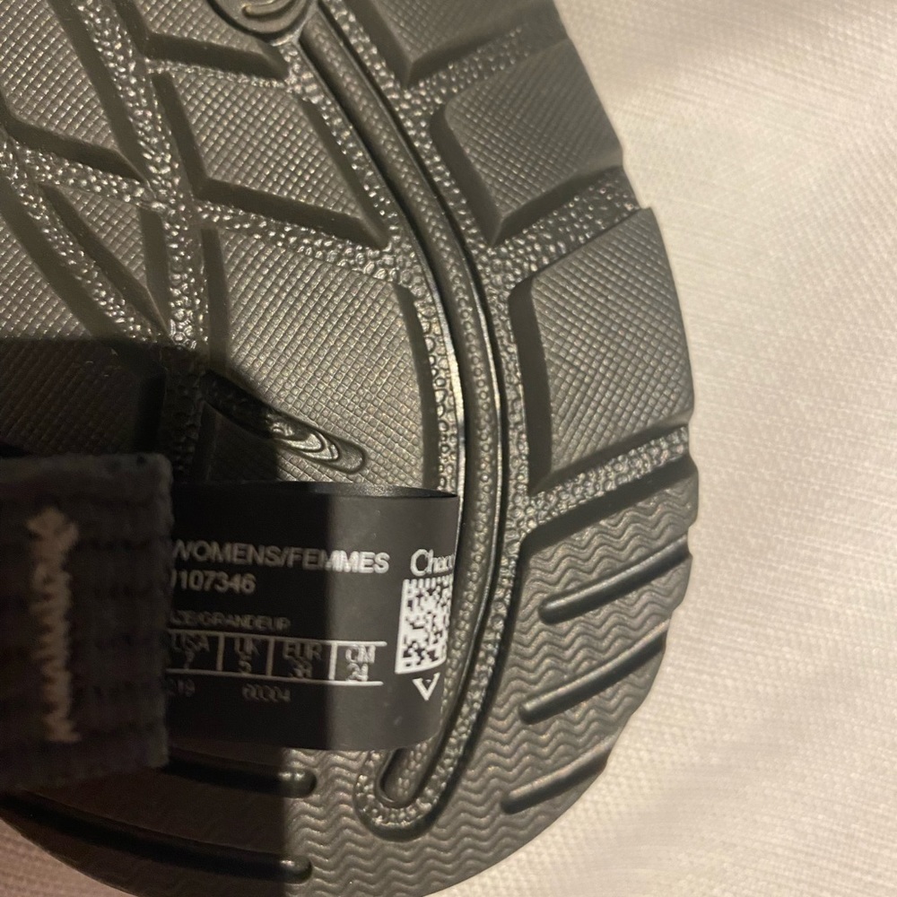 Chacos Women Size 7 - Picture 6 of 7